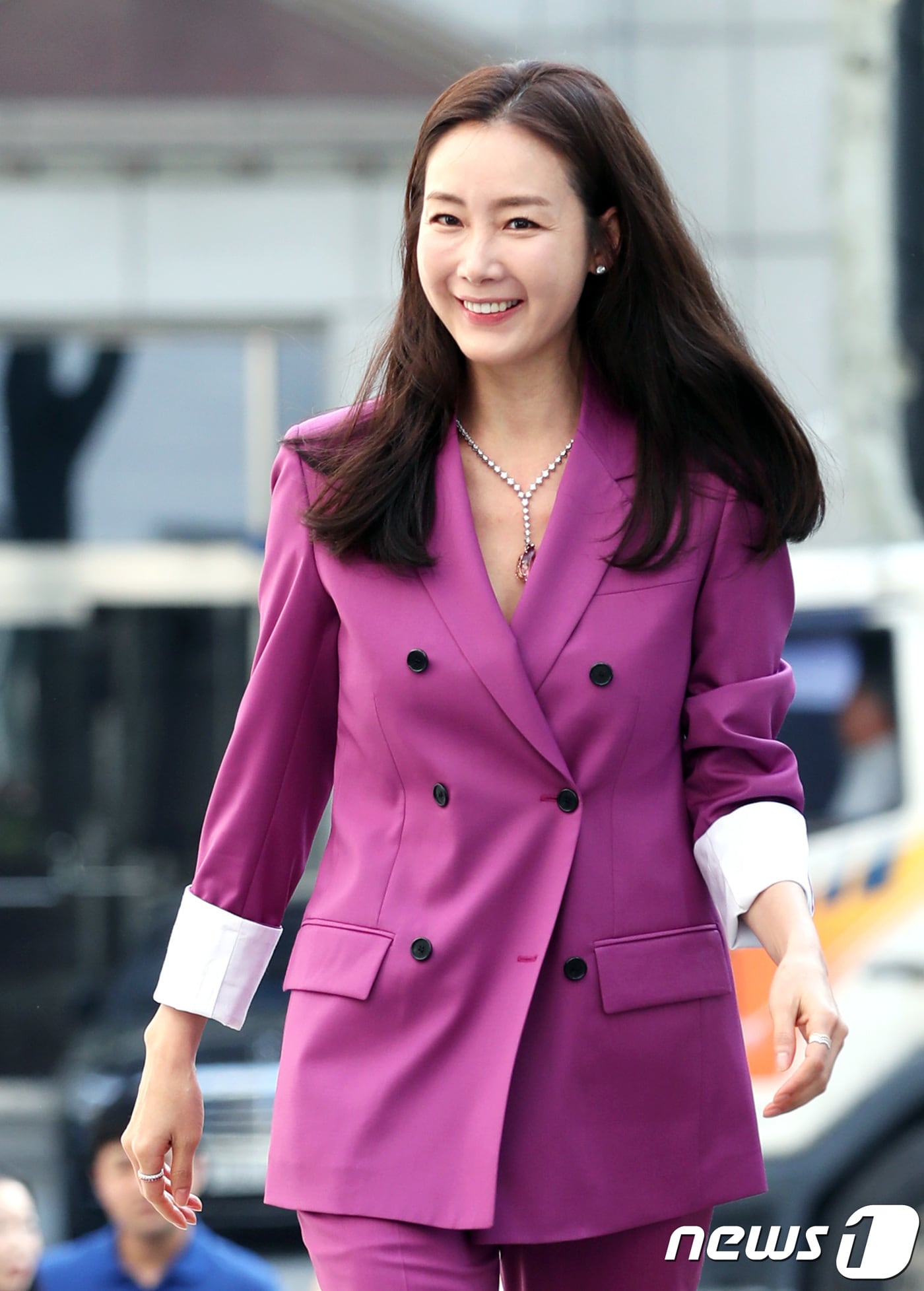 배우 최지우가 10일 오후 서울 골든듀 청담 플래그십 스토어에서 열린 국내 파인주얼리 브랜드 골든듀(Goldendew) 포토 행사에 참석하고 있다. 2018.5.10./뉴스1 ⓒ News1 권현진 기자