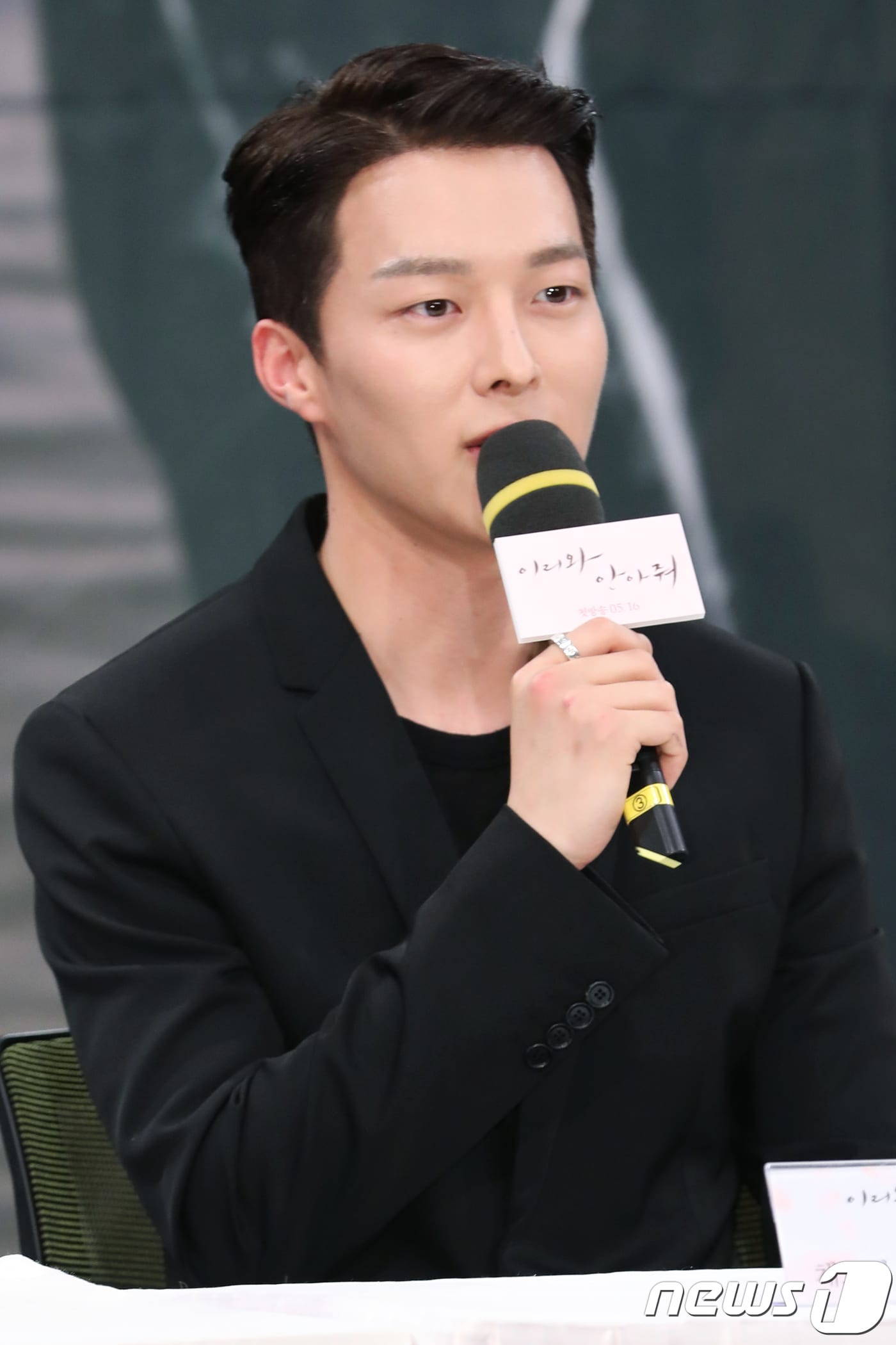 배우 장기용이 14일 오후 서울 상암 MBC홀에서 진행된 MBC 새 수목드라마 '이리와 안아줘' 제작발표회에 참석해 인사말을 전하고 있다. 2018.05.14./뉴스1 ⓒ News1 강고은 에디터