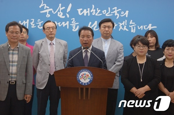 지지선언 이후 인사말을 하고 있는 명노희 충남교육감 후보ⓒ News1