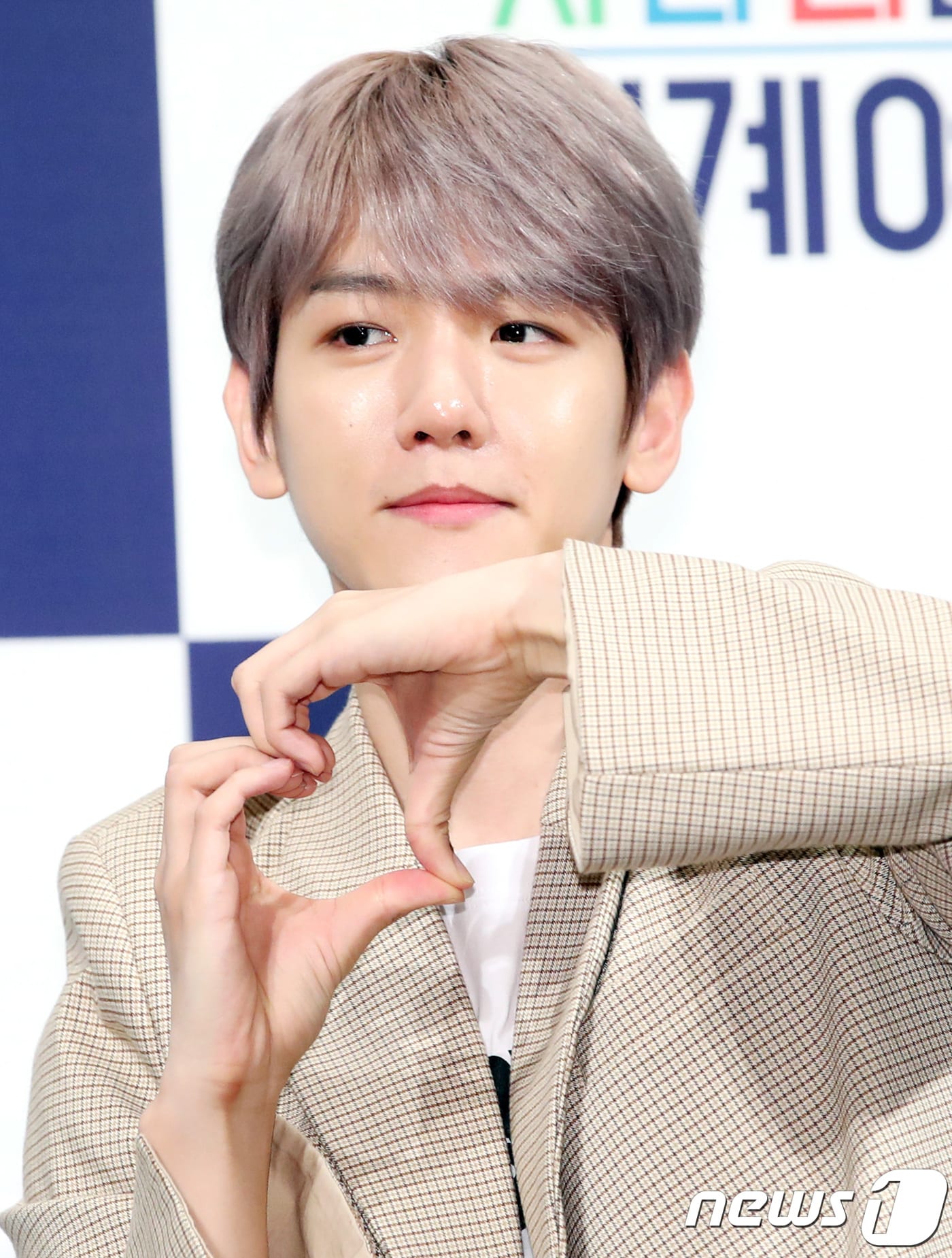 엑소의 백현이 29일 오후 서울 임피리얼팰스에서 열린 첫 리얼버라이어티 ‘엑소(EXO)의 사다리타고 세계여행 첸백시(CBX) 일본편’ 제작발표회에 참석해 포즈를 취하고 있다. 2018.5.29./뉴스 ⓒ News1 권현진 기자