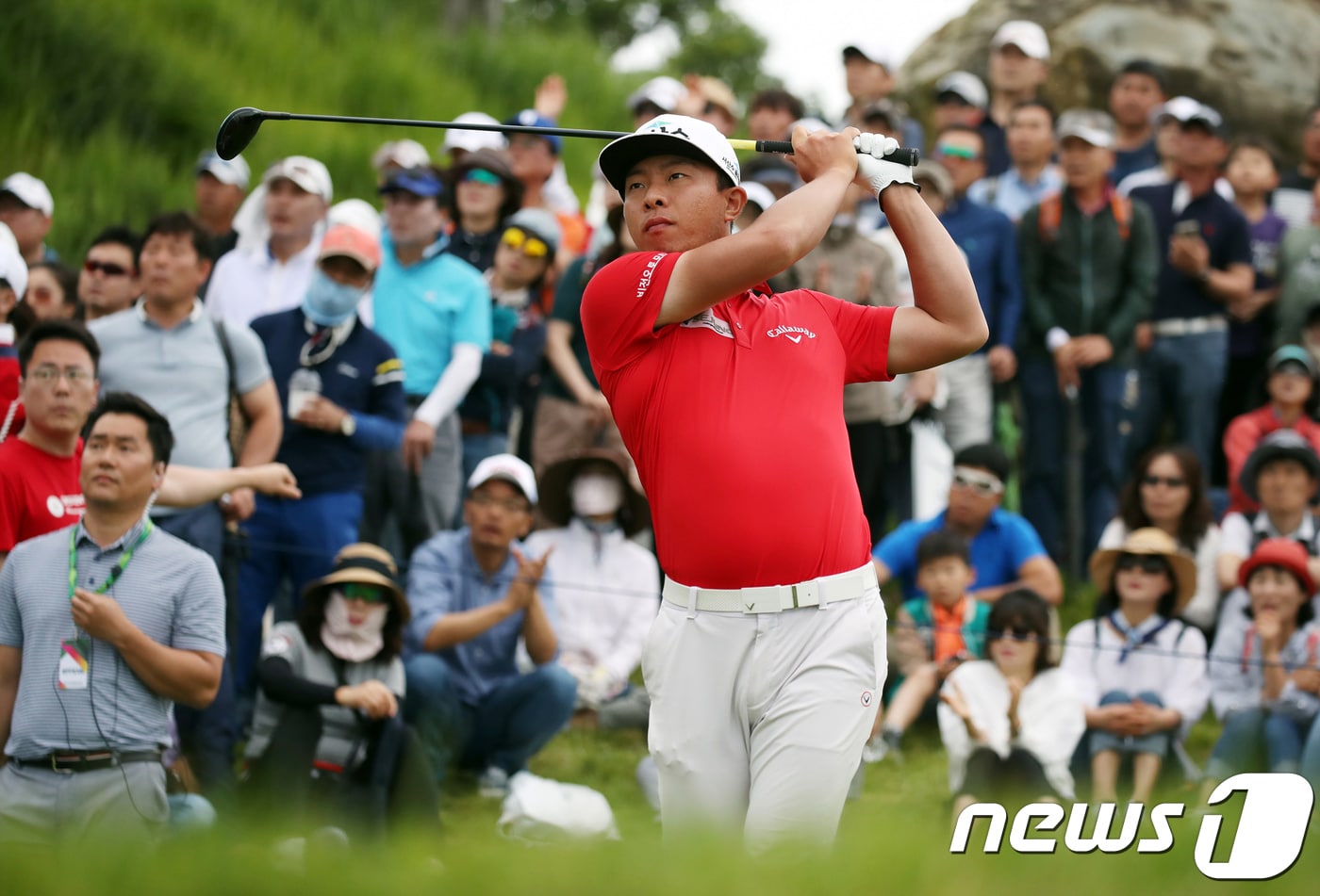 지난 10일 경남 남해 사우스케이프 오너스 클럽에서 열린 '제8회 데상트코리아 먼싱웨어 매치플레이' 파이널매치에서 맹동섭이 1번홀 티샷을 날리고 있다. (KPGA 제공) 2018.6.10/뉴스1