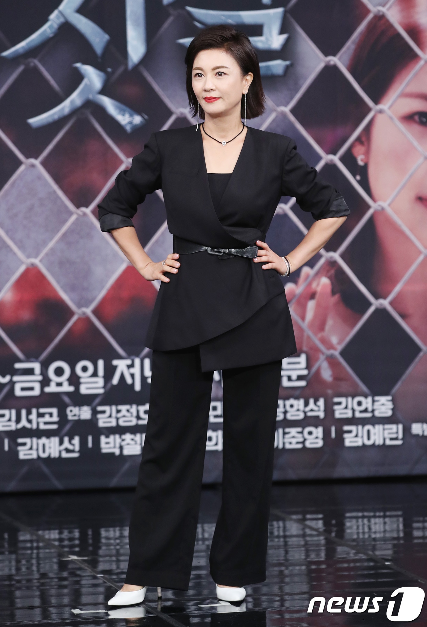 배우 김혜선이 21일 오후 서울 상암 MBC에서 열린 새 일일드라마 ‘비밀과 거짓말’ 제작발표회에 참석해 포즈를 취하고 있다. ‘비밀과 거짓말’은 정신적 풍요를 지닌 여자 우정(서해원 분)과 비밀과 거짓말의 거대한 성에 갇힌 채 정신적 결핍을 앓는 여자 화경(오승아 분)의 대결을 통해 진짜 사랑, 진짜 가족, 진짜 인생의 의미를 되새겨보는 드라마이다. 2018.6.21./뉴스1 ⓒ News1 권현진 기자