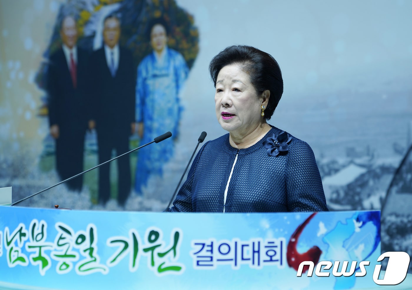 6·25전쟁 68주년을 하루 앞둔 24일 오전 경기도 가평 청심평화월드센터에서 열린 '2018 호국영령 해원 및 남북통일 기원 결의대회'에서 한학자 총재가 특별말씀을 하고 있다.(세계평화통일가정연합 제공) 2018.6.24/뉴스1