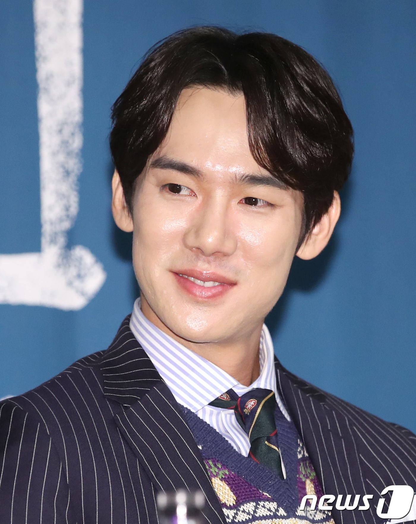 배우 유연석이 26일 오후 서울 논현동 파티오나인에서 열린 tvN 새 토일드라마 ‘미스터 션샤인’ 제작발표회에 참석해 미소를 짓고 있다. ‘미스터 션샤인’은 신미양요(1871년) 때 군함에 승선해 미국에 떨어진 한 소년 유진 초이(이병헌 분)가 미국 군인 신분으로 자신을 버린 조국인 조선으로 돌아와 주둔하며 벌어지는 일을 그린 드라마다. 2018.6.26./뉴스1 ⓒ News1 권현진 기자