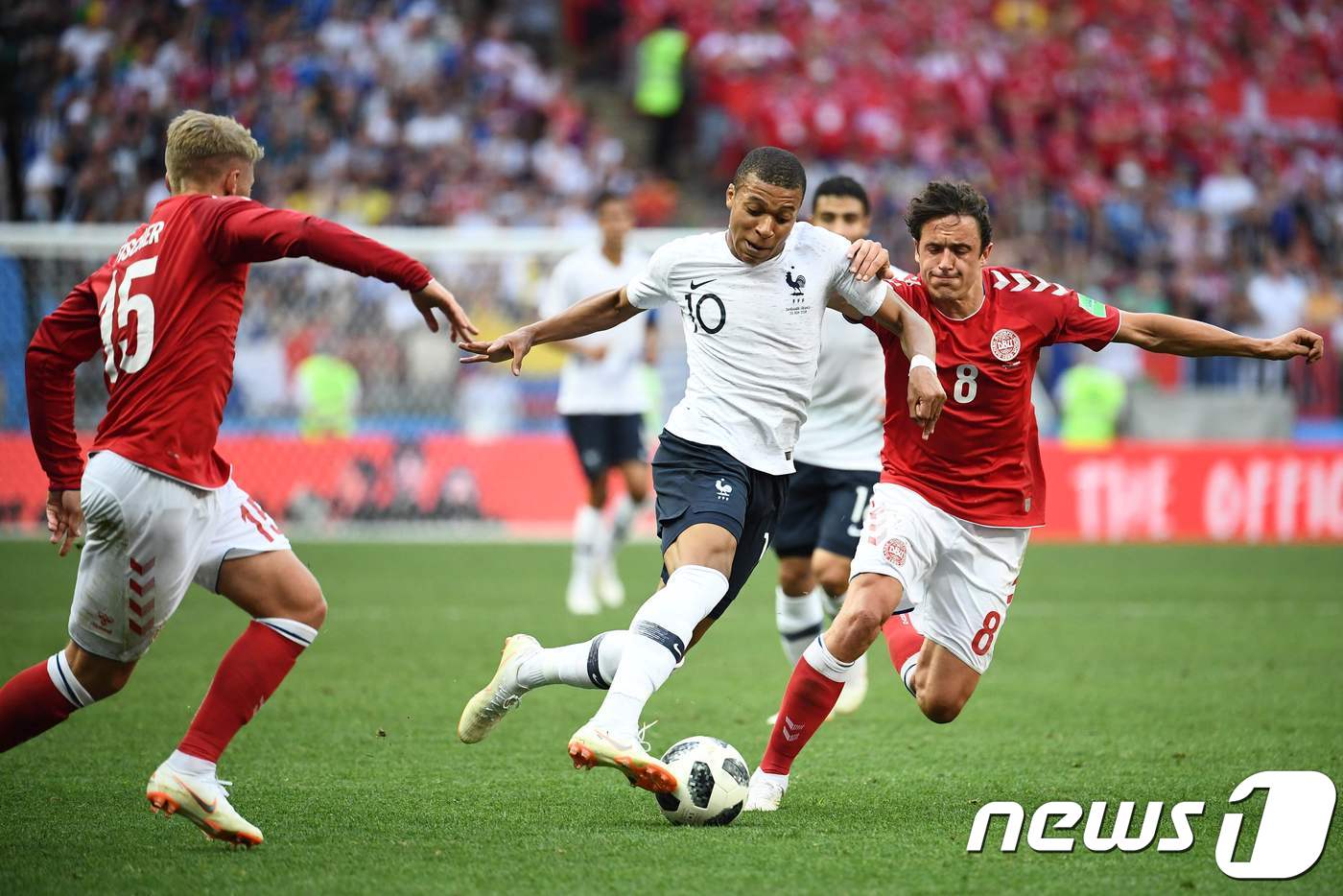 프랑스와 덴마크는 26일(한국시간) 러시아 모스크바 루즈니키 스타디움에서 2018 국제축구연맹(FIFA) 러시아 월드컵 C조 조별리그 최종 3차전 끝에 0-0 무승부를 기록했다.ⓒ AFP=뉴스1