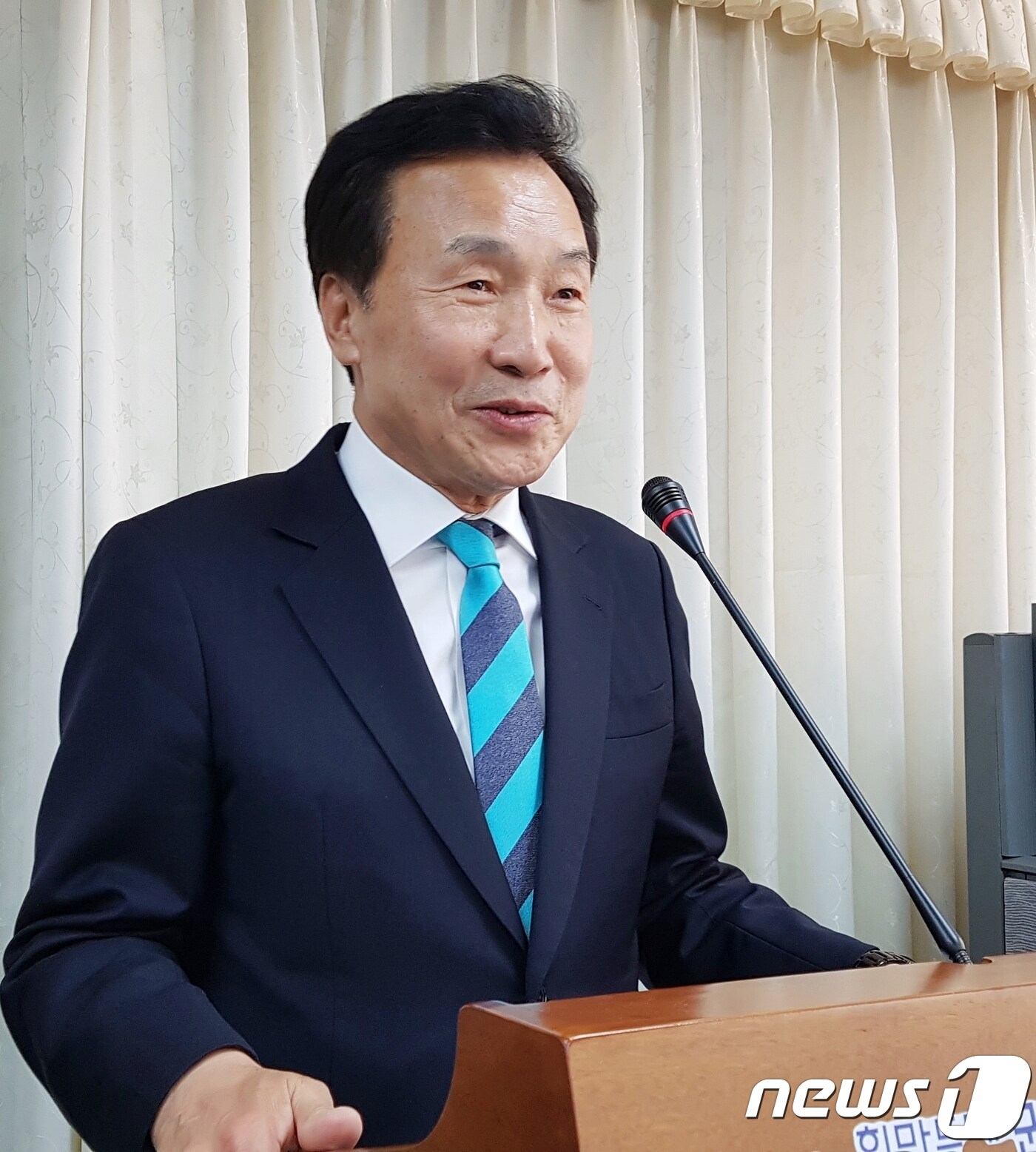손학규 바른미래당 선거대책위원장이 군산시청 브리핑룸에서 기자회견을 갖고 있다.ⓒ News1