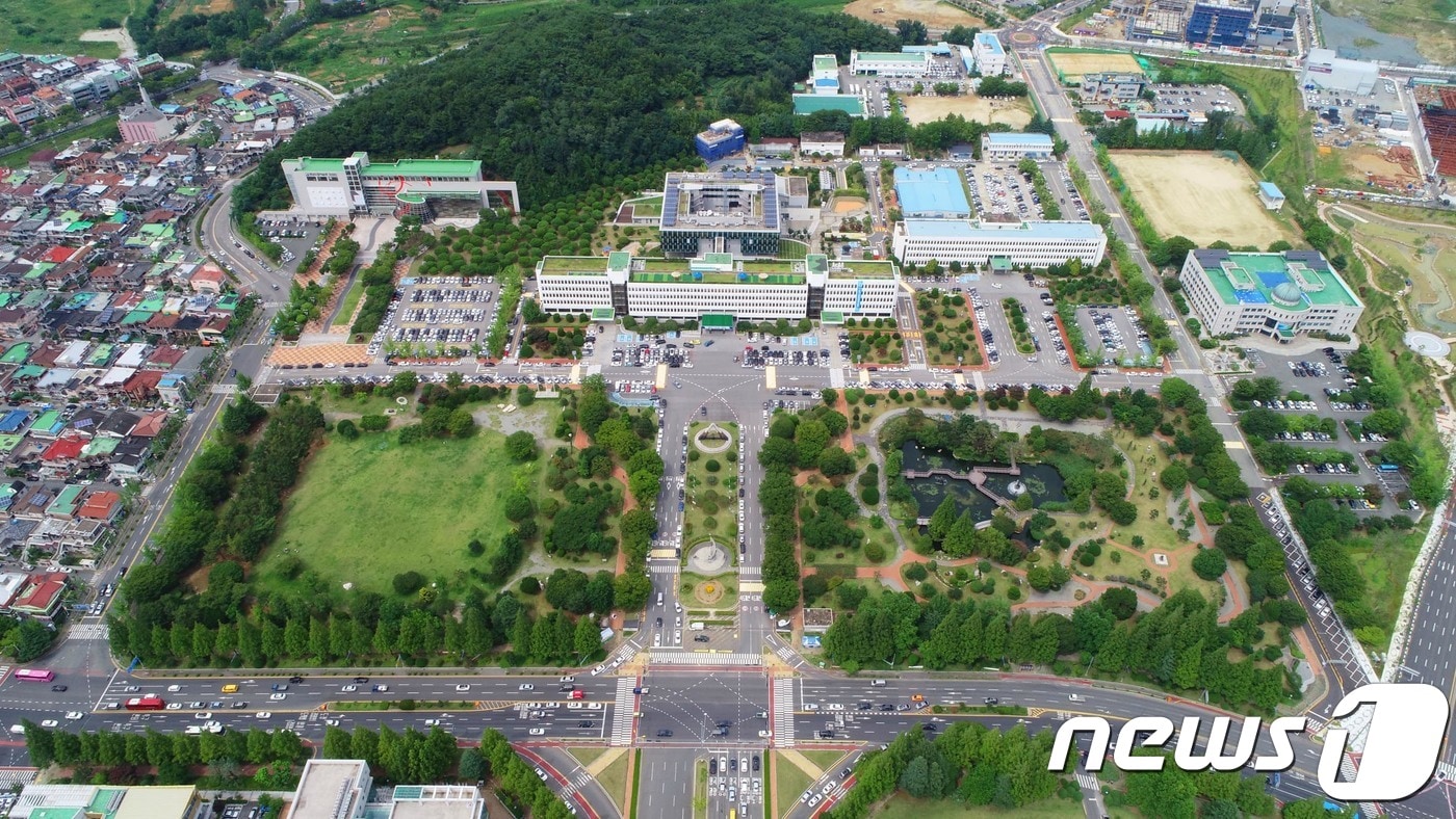 경남도청 전경&#40;경남도 제공&#41;.