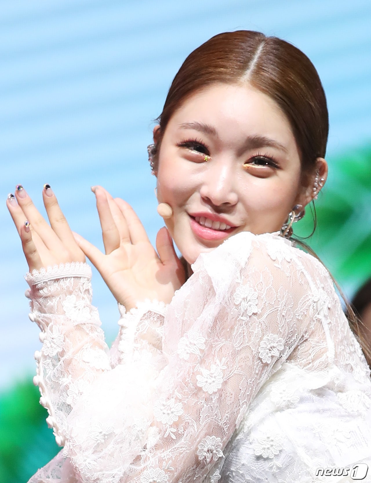 가수 청하가 18일 오후 서울 중구 신세계 메사홀에서 열린 미니 3집 앨범 ‘블루밍 블루(Blooming Blue)’ 발매 기념 쇼케이스에 참석해 신곡을 선보이고 있다. 2018.7.18./뉴스1 ⓒ News1 권현진 기자