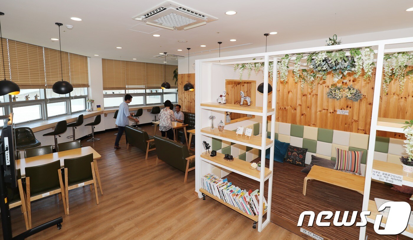 신제생에너지홍보관 내 마련된 EV카페 모습.ⓒ News1 이석형 기자