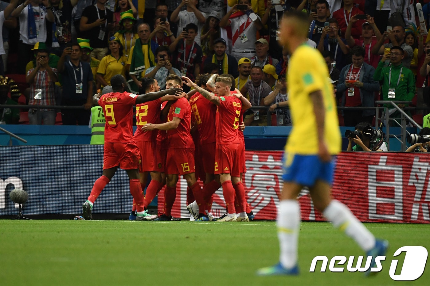 벨기에 선수들이 7일(한국시간) 러시아 카잔의 카잔 아레나에서 열린 브라질과의 2018 국제축구연맹(FIFA) 러시아 월드컵 8강전에서 득점 후 기뻐하고 있다. ⓒ AFP=News1