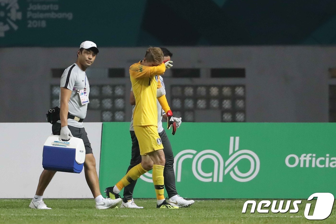 축구 대표팀의 조현우가 진단 결과 왼 무릎에 붓기가 있다는 진단을 받았다.  ⓒ News1 임세영 기자