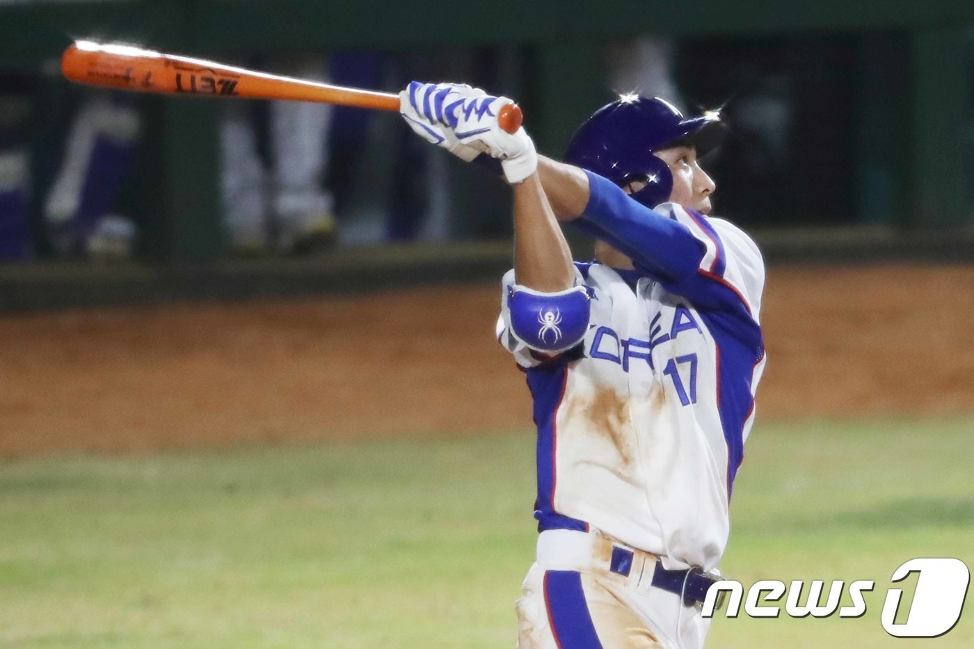 26일 오후 인도네시아 자카르타 겔로라 붕 카르노(GBK) 야구장에서 열린 2018 자카르타·팔렘방 아시안게임 야구 조별리그 B조 1차전 대한민국과 대만의 경기 5회말 1사 주자없는 상황 이정후가 2루타를 치고 있다. 2018.8.26/뉴스1 ⓒ News1 임세영 기자