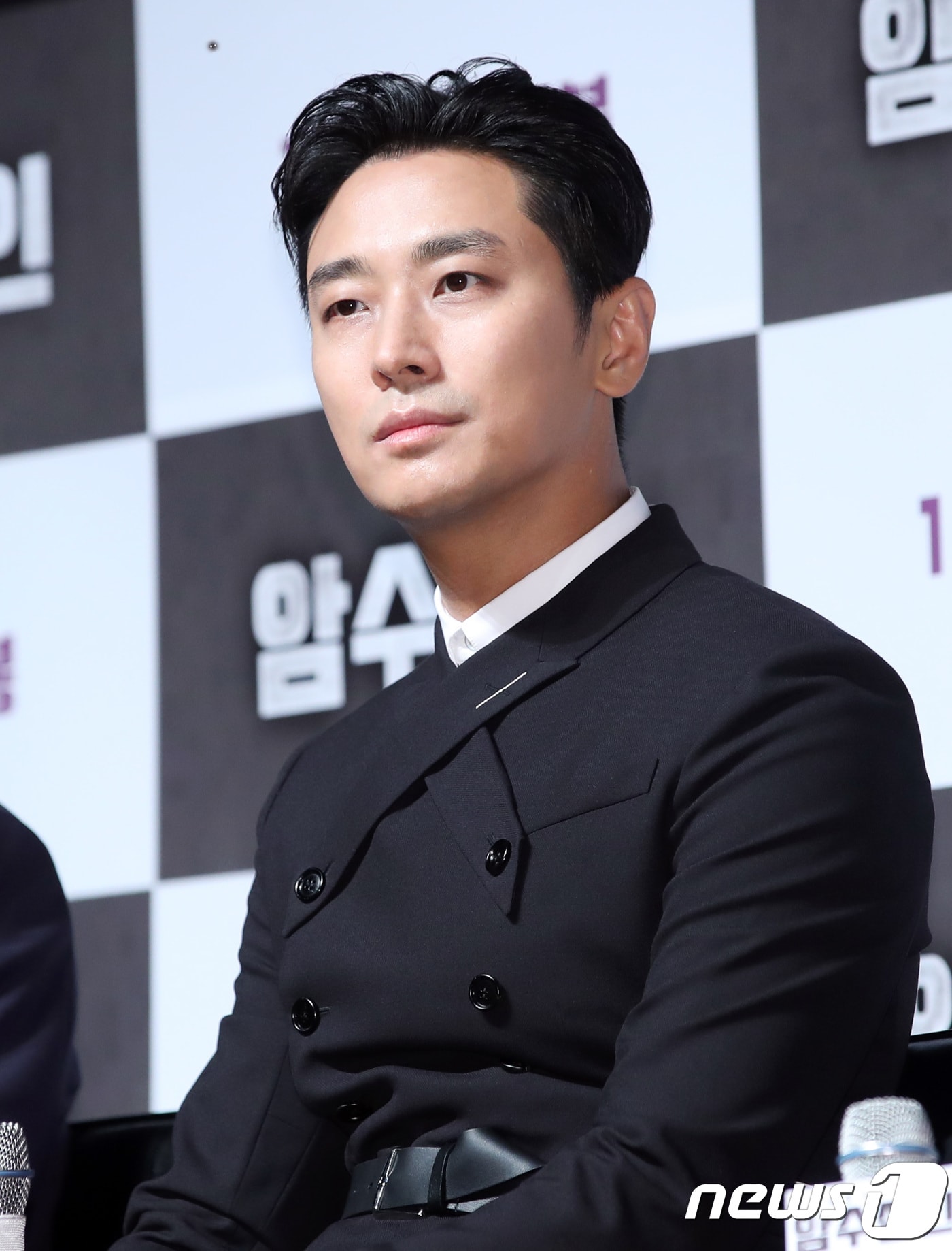 배우 주지훈이 28일 오전 서울 강남구 압구정CGV에서 열린 영화 ‘암수살인’ 제작보고회에 참석해 매력을 발산하고 있다. '암수살인'은 감옥에서 7건의 추가 살인을 자백하는 살인범(주지훈 분)과 자백을 믿고 사건을 쫓는 형사(김윤석 분)의 이야기를 다룬 범죄실화극이다. 2018.8.28/뉴스1 ⓒ News1 권현진 기자