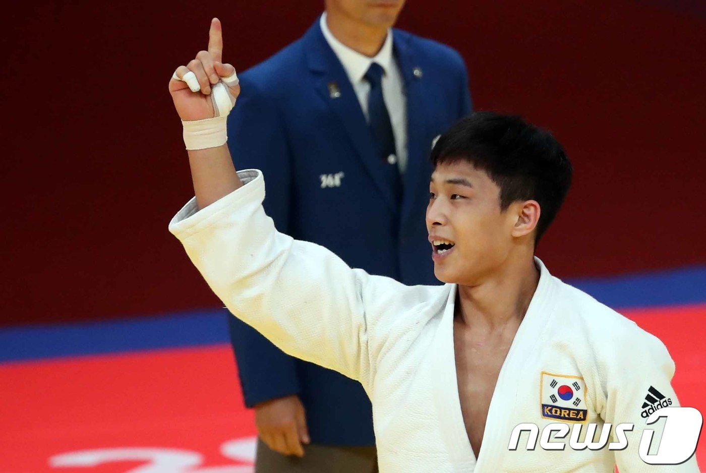 29일 인도네시아 자카르타 컨벤션센터에서 열린 2018 자카르타-팔렘방 아시안게임 남자 유도 66㎏ 결승전에서 대한민국 안바울이 일본의 마루야마 조시로에게 승리 후 환호하고 있다. 2018.8.29/뉴스1 ⓒ News1 김명섭 기자