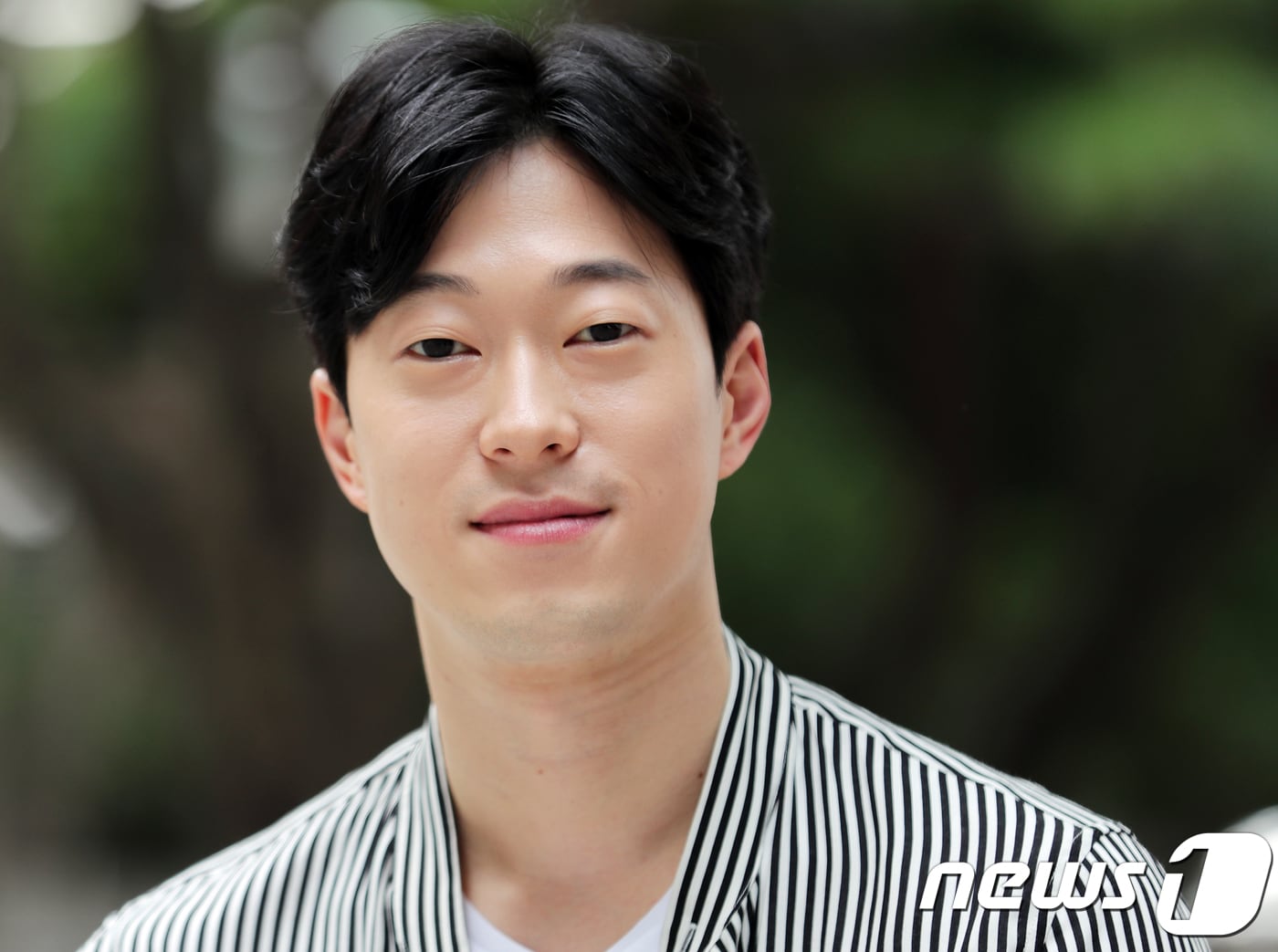 드라마 '미스터 션샤인'에 출연하는 배우 이시훈이 14일 오전 서울 중구 뉴스1 본사에서 인터뷰에 앞서 포즈를 취하고 있다. 2018.9.14/뉴스1 ⓒ News1 이재명 기자