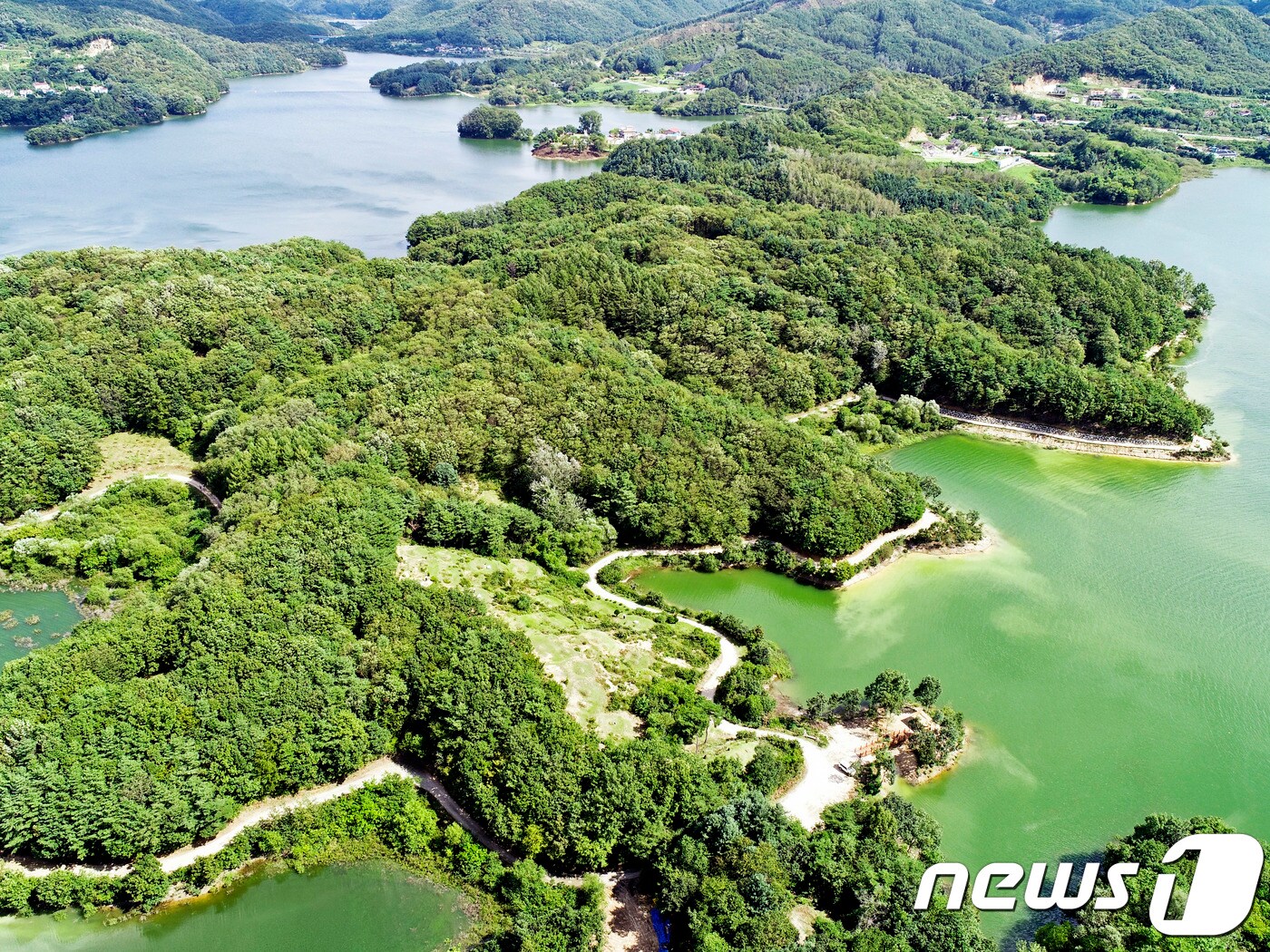 강원 횡성군 횡성호 둘레를 따라 조성된 횡성호수길(횡성군 제공)/뉴스1 ⓒ News1