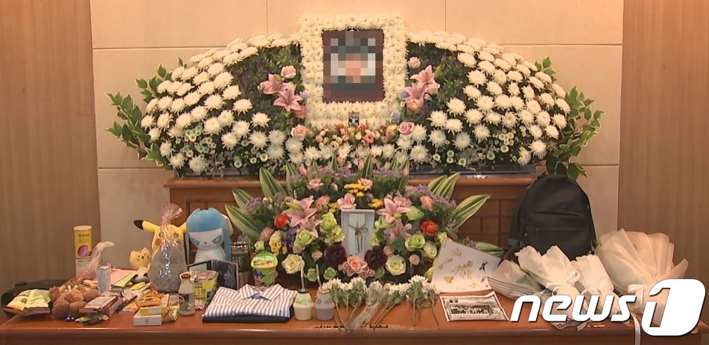 7일 오전 경남 거제백병원 장례식장에서 버스에 치여 황망하게 숨진 중학생의 장례가 치러지고 있다. 중학생의 안타까운 사연이 알려지면서 애도의 물결이 이어지고 있다.(독자 제공)2018.9.7./뉴스1ⓒ News1