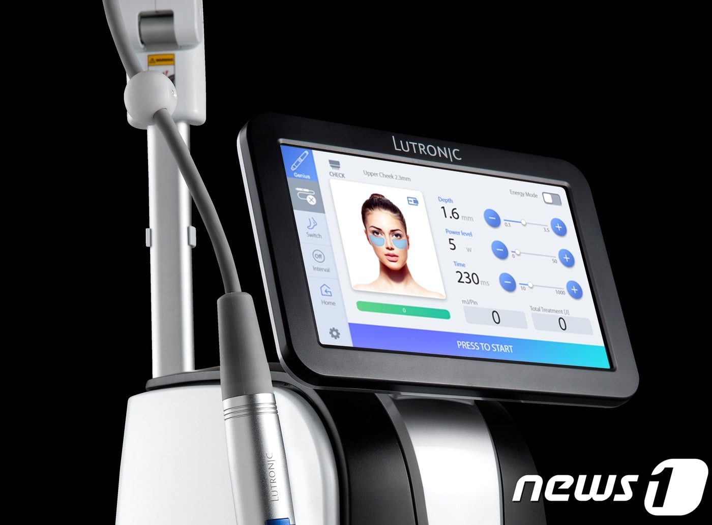 루트로닉이 미국 식품의약국(FDA)으로부터 시판허가를 받은 에스테틱 레이저기기 '루트로닉 지니어스' 모습.ⓒ News1