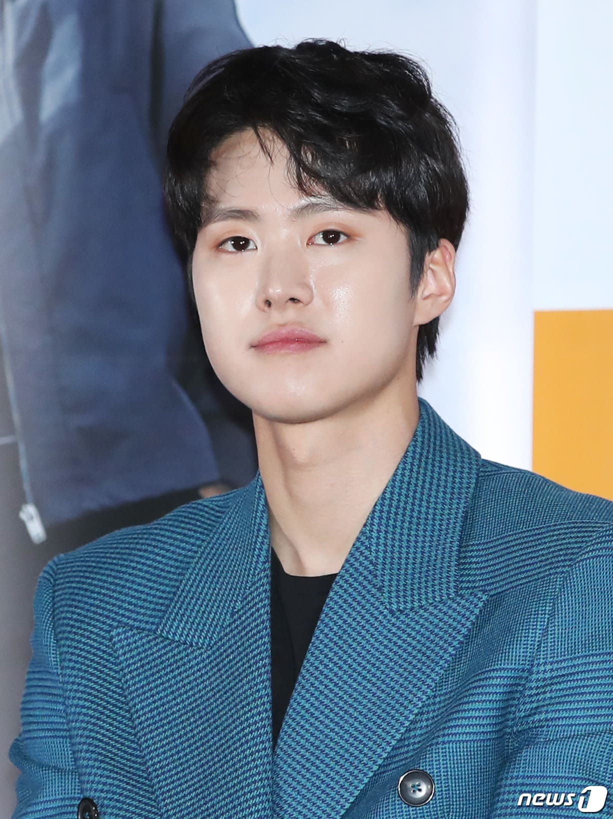 배우 공명이 10일 오후 서울 용산구 CGV 용산아이파크몰에서 열린 영화 ‘극한직업’ 언론시사회에 참석해 매력을 발산하고 있다. ‘극한직업’은 해체 위기의 마약반 형사 5인방이 낮에는 치킨 장사, 밤에는 잠복근무로 기상천외한 위장 창업기를 다룬 영화이다. 2019.1.10/뉴스1 ⓒ News1 권현진 기자