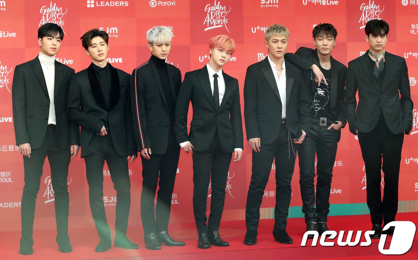 아이콘이 5일 오후 서울 구로구 고척스카이돔에서 열린 ‘제33회 골든디스크어워즈’ 레드카펫 행사에 참석해 포즈를 취하고 있다. 2019.1.5/뉴스1 ⓒ News1 권현진 기자