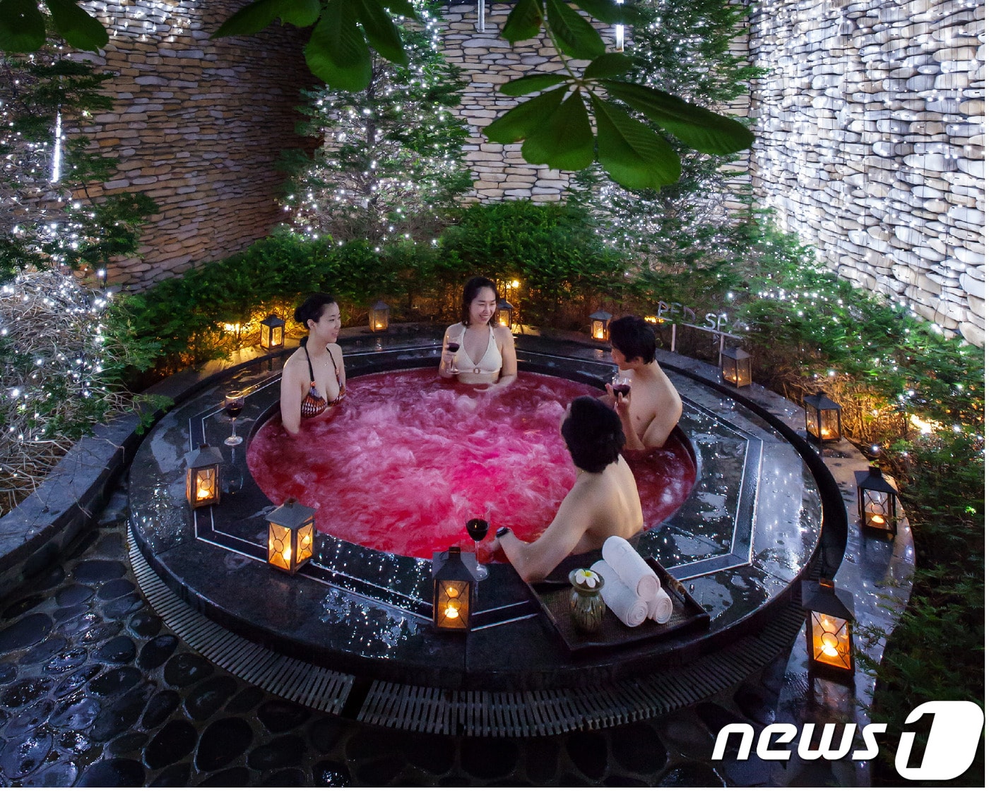 예산군에서 가장 사랑받은 관광지로 덕산온천이 선정됐다.ⓒ News1