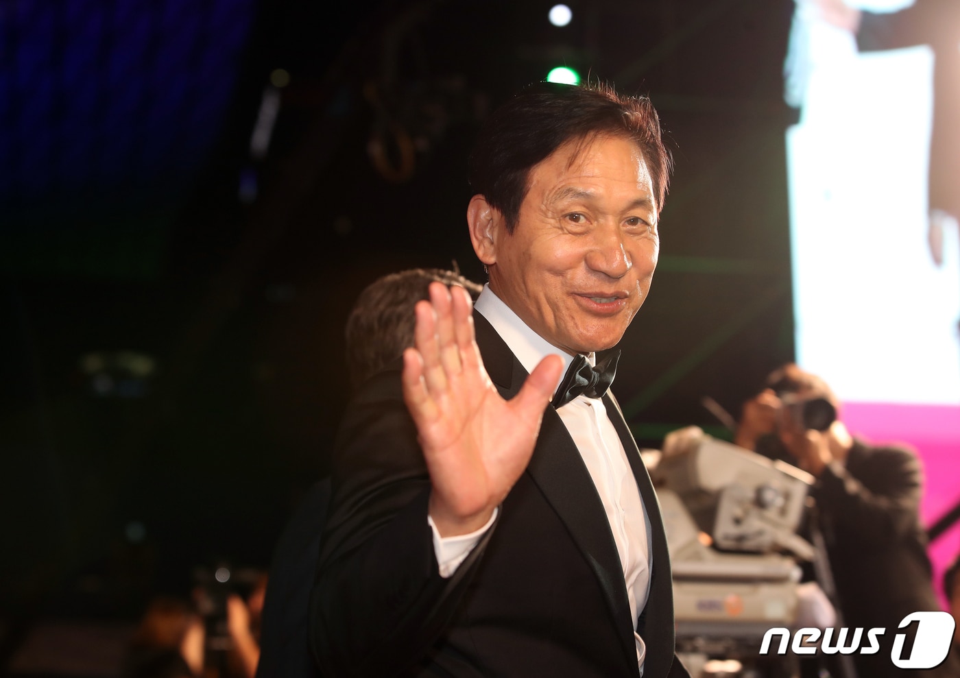 배우 안성기가 3일 오후 부산 해운대구 영화의 전당에서 열린 제24회 부산국제영화제(BIFF) 개막식에 참석해 포즈를 취하고 있다. 2019.10.3/뉴스1 ⓒ News1 여주연 기자