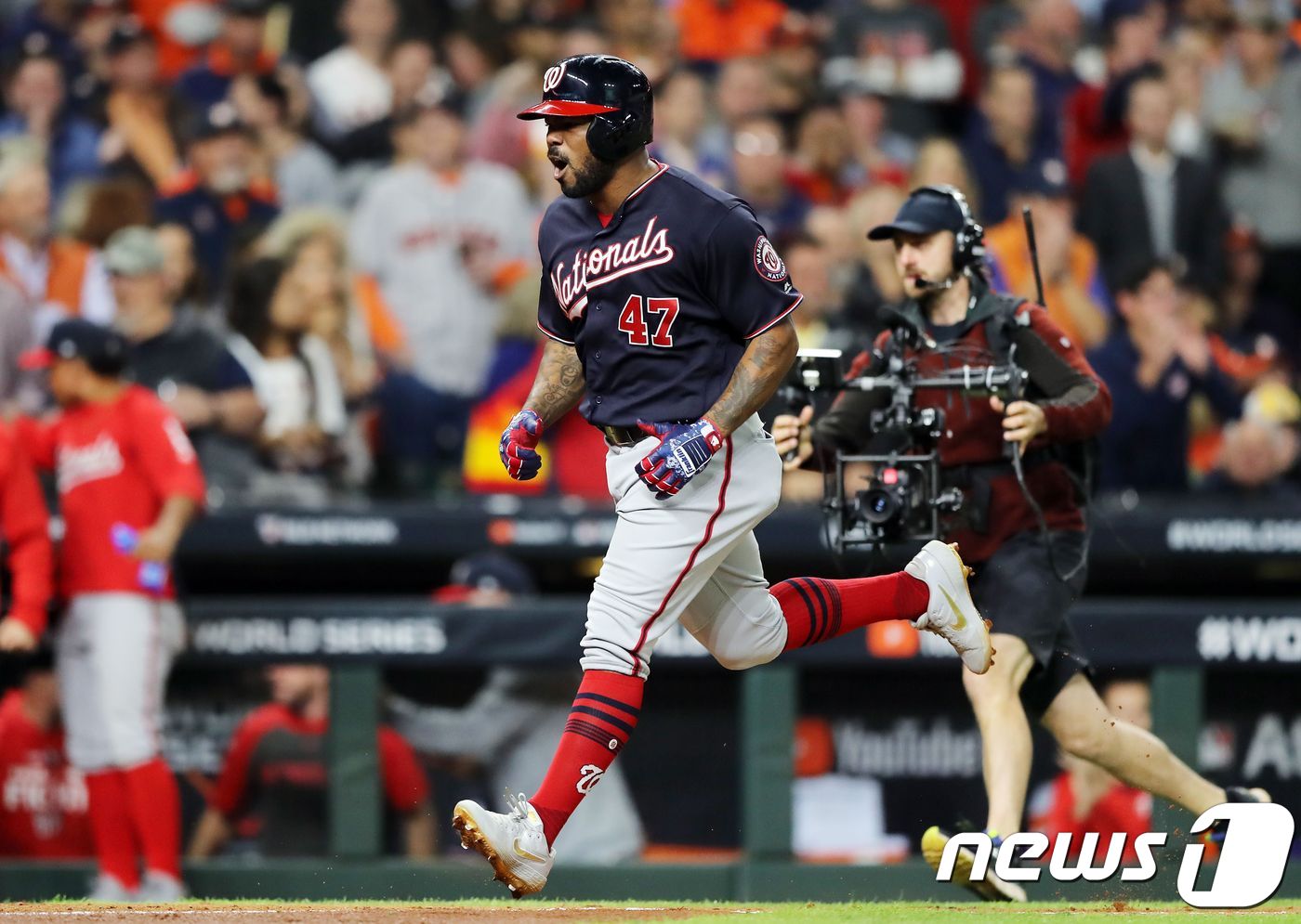 워싱턴이 하위 켄드릭의 역전 투런포에 힘입어 사상 첫 월드시리즈 우승에 성공했다. ⓒ AFP=뉴스1