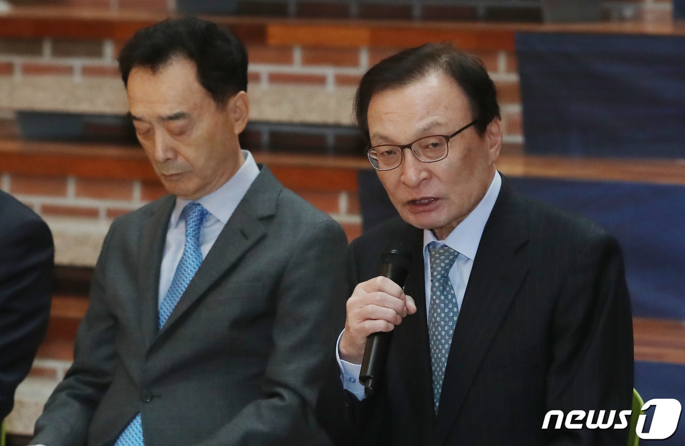 충북 기업현장 찾은 이해찬..."日수출규제 대응 잘했다" - 뉴스 썸네일 이미지