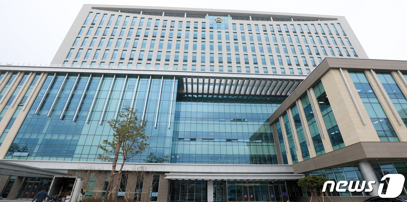 전주지방법원이  숙소에서 잠든 제자를 성추행한 중학교 야구부 코치에게 징역 3년의 실형을 선고했다. /뉴스1 ⓒ 임충식 기자