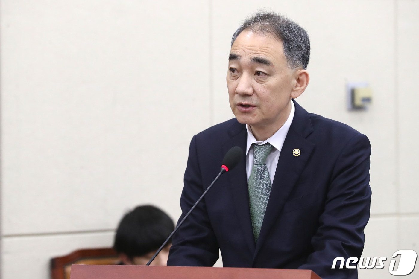 왕정홍 방위사업청장이 19일 오전 서울 여의도 국회에서 열린 국방위원회 전체회의에서 발언을 하고 있다. 2019.11.19/뉴스1 ⓒ News1 임세영 기자