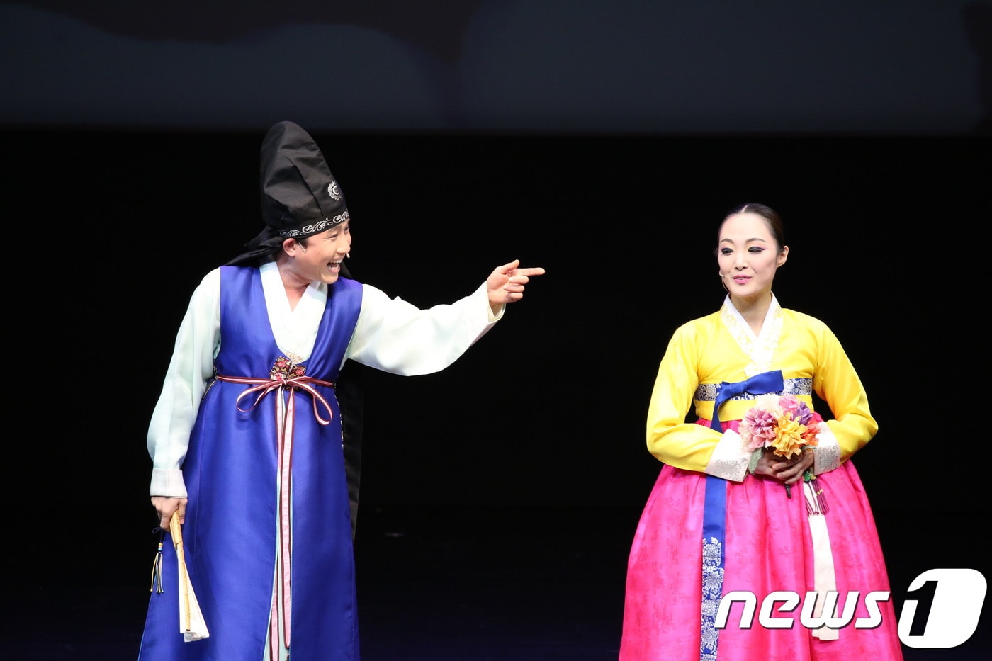 19일(현지시각) 오후 7시30분 미국 워싱턴 DC 존 F. 케네디 센터 무대에 국립민속국악원 '천년의 소리, 천년의 몸짓' 공연이 무대에 오른다. 사진은 판소리 입체창 춘향가중 사랑가의 한 장면.(국립민속국악원 제공) 2019.11.18. /뉴스1ⓒ News1