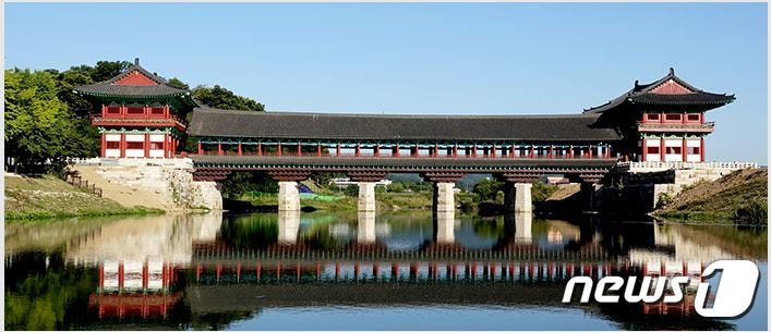 신라 왕경 핵심 유적의 복원.정비에 관한 특별법이 19일 국회를 통과했다. 8대 핵심 유적 중 하나로 지난해 완료된 경주 월정교(경북도 제공)ⓒ 뉴스1