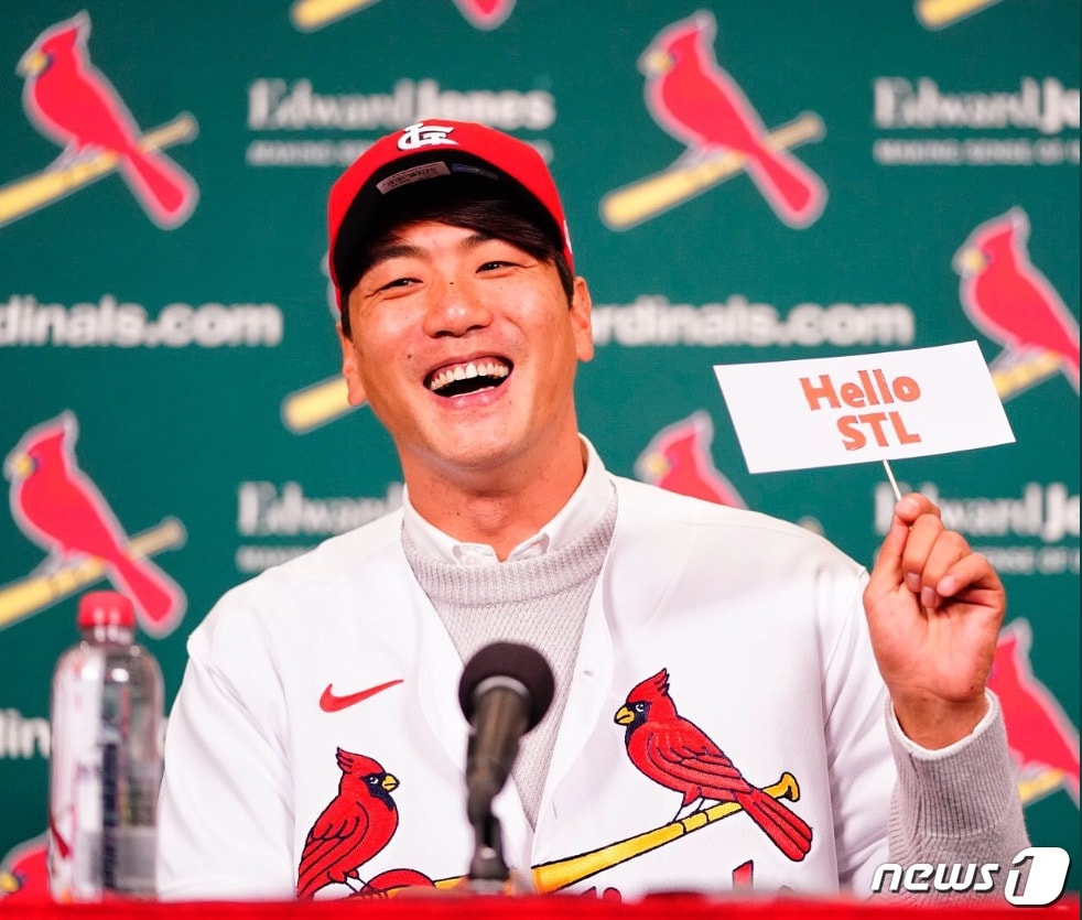 세인트루이스 카디널스 유니폼을 입은 김광현(세인트루이스 구단 트위터)ⓒ 뉴스1
