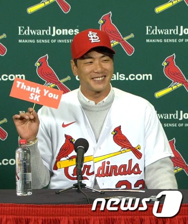 세인트루이스는 18일 김광현과 계약한 뒤 입단 기자회견을 열었다. (세인트루이스 구단 트위터) 2019.12.19/뉴스1