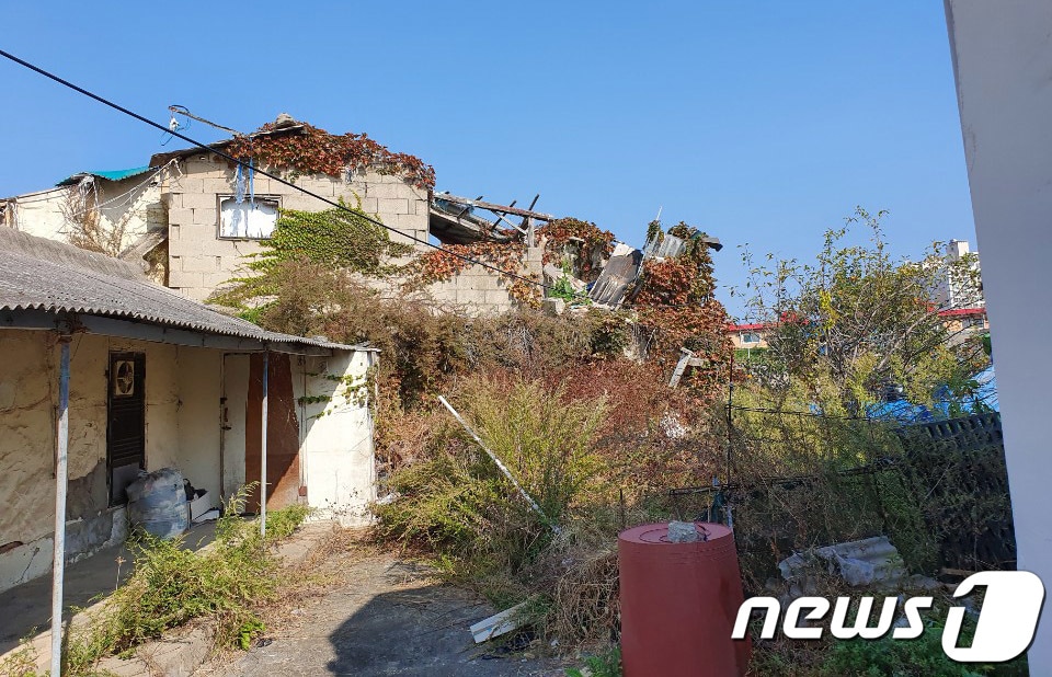 속초시 소재 철거가 이뤄지지 않은 빈집&#40;속초시의회 제공&#41; ⓒ News1 고재교 기자