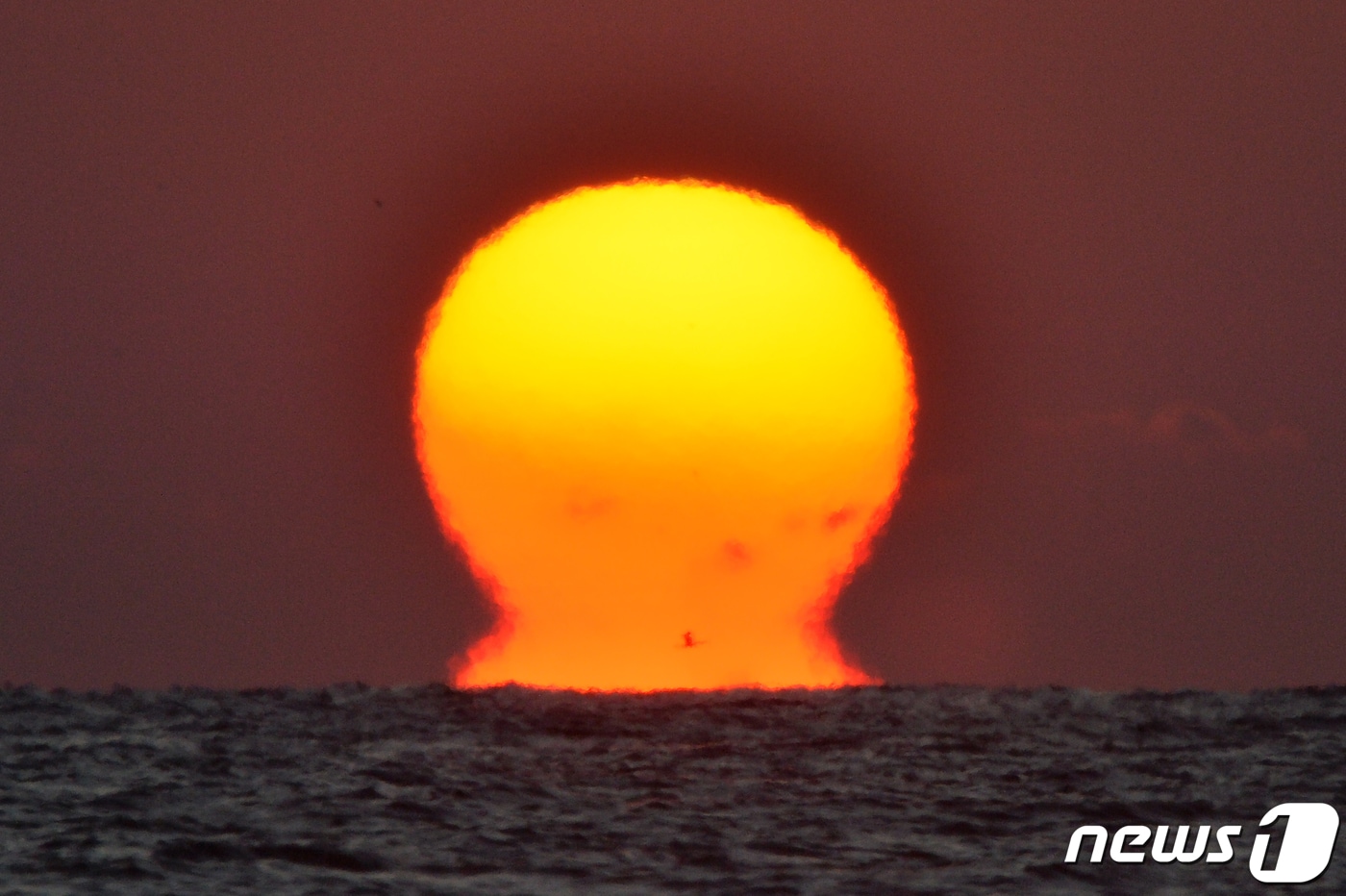경북 포항시 남구 호미곶에서 해가 힘차게 떠오르고 있다. 2025.12.2/뉴스1 ⓒ News1 최창호 기자