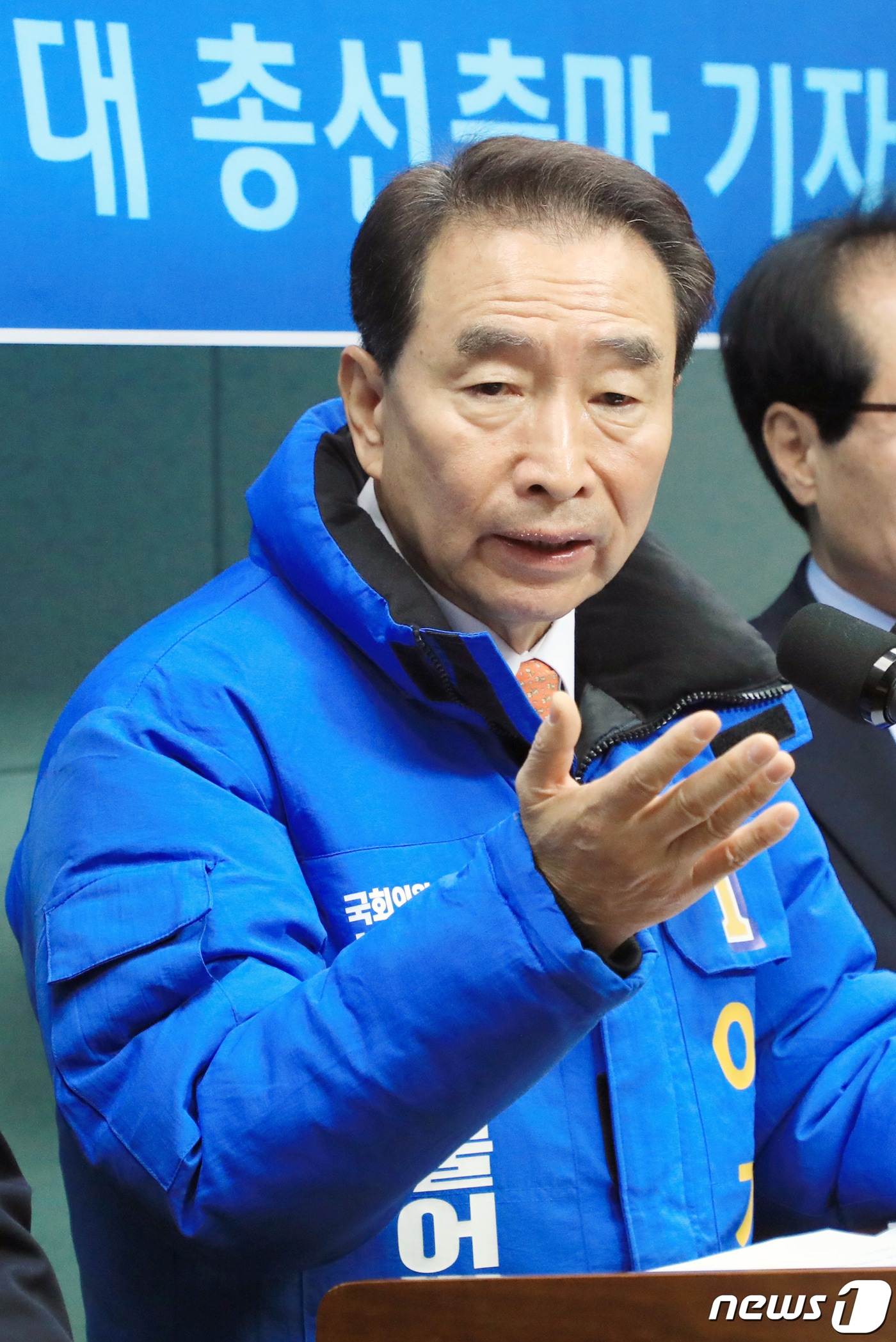 이강래 한국도로공사 사장이 23일 전북 전주시 전북도의회 브리핑룸에서 21대 국회의원 임실·순창·남원 선거구 출마 선언을 하고 있다. 2019.12.23/뉴스1 ⓒ News1 유경석 기자