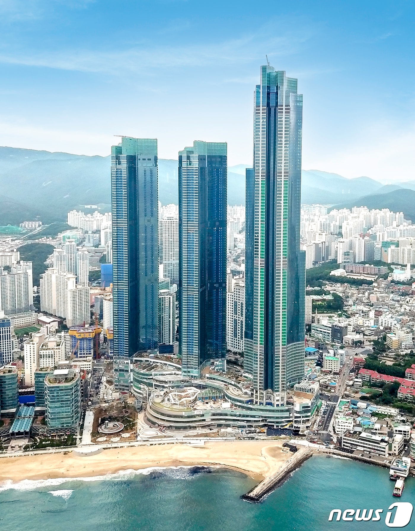 부산 해운대에 위치한 엘시티 전경.