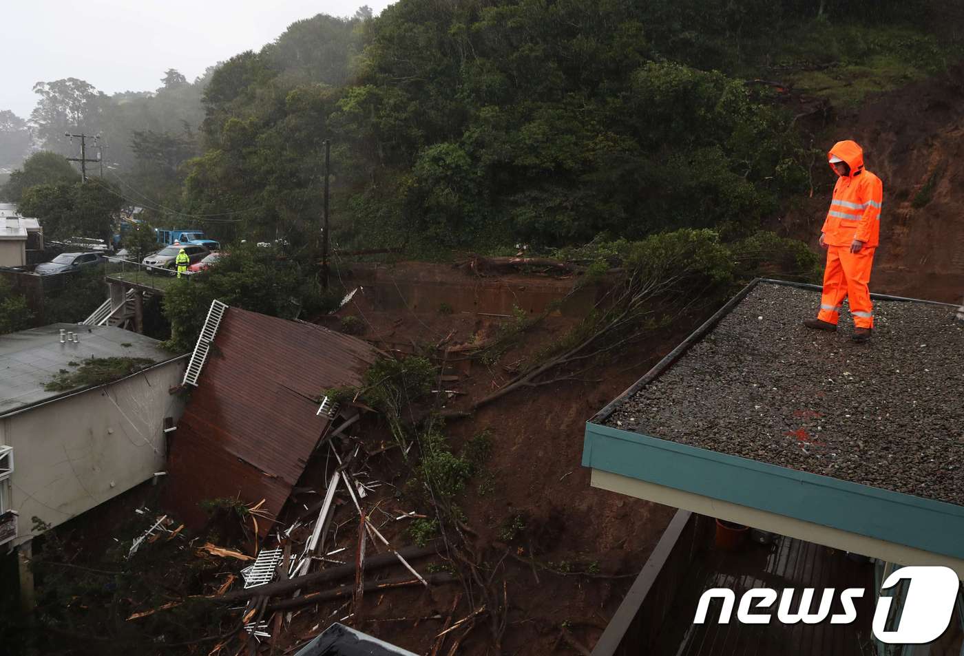캘리포니아 폭우로 발생한 산사태에 쓸려간 주택들 ⓒ AFP=뉴스1