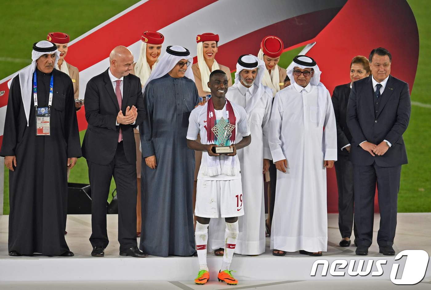  총 9골로 역대 최다골 득점왕에 오른 알모에즈 알리가 대회 MP로 선정됐다. ⓒ AFP=뉴스1