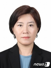 문재인 대통령이 7일 여성가족부 차관에 김희경 문화체육관광부 차관보를 임명했다. 김희경 차관은 서울대 인류학과를 졸업해 언론인, 아동 인권·청소년 활동가, 문화체육관광부 차관보를 거쳐 차관에 임명됐다. (청와대 제공) 2019.2.7/뉴스1