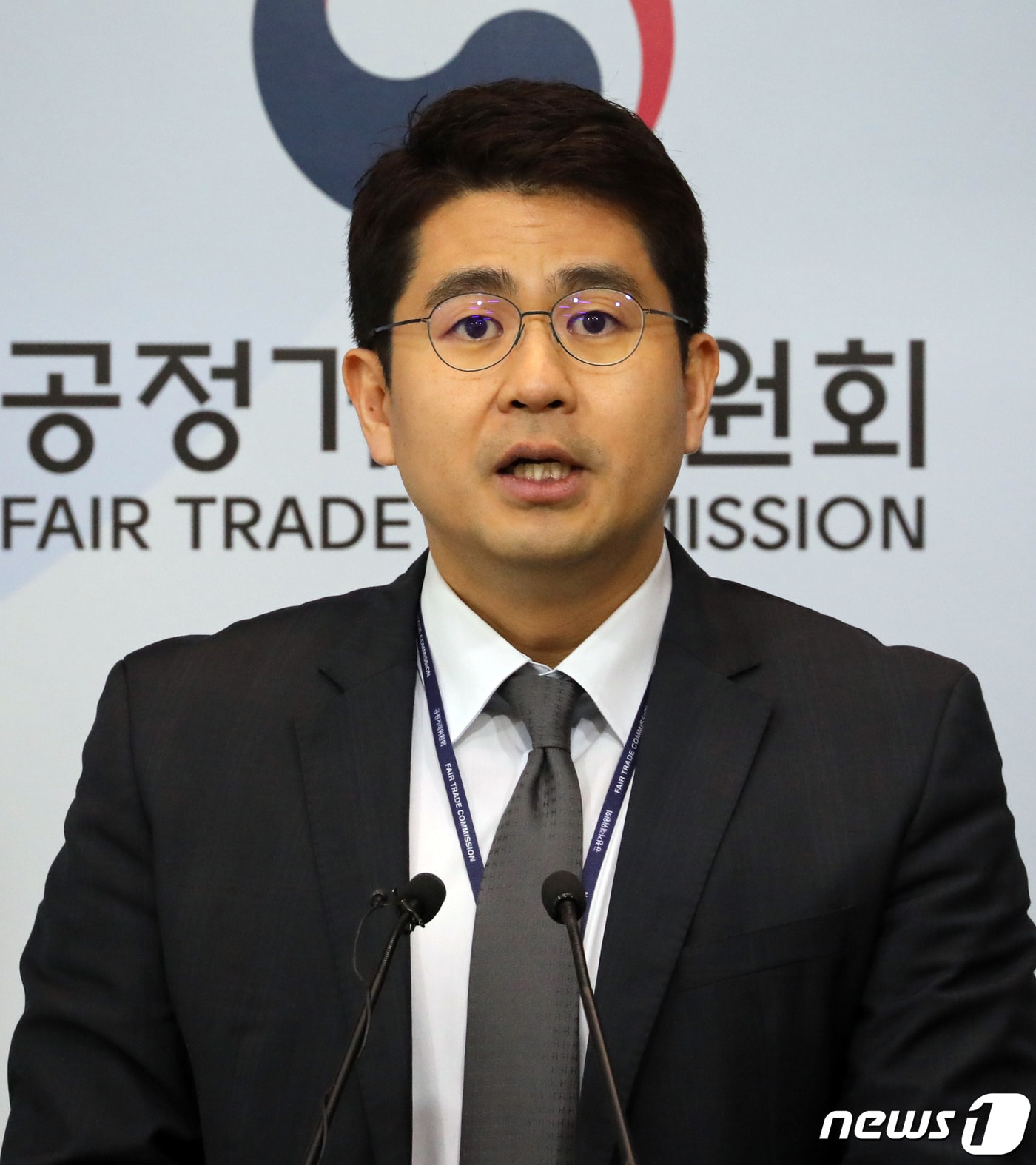 홍정식 공정거래위원회 할부거래과장이 12일 정부세종청사 공정위 기자실에서 '상조업게 구조조정에 따른 소비자 보호 강화 방안 및 후속 과제 발표' 브리핑을 하고 있다.  2019.3.12/뉴스1 ⓒ News1 장수영 기자