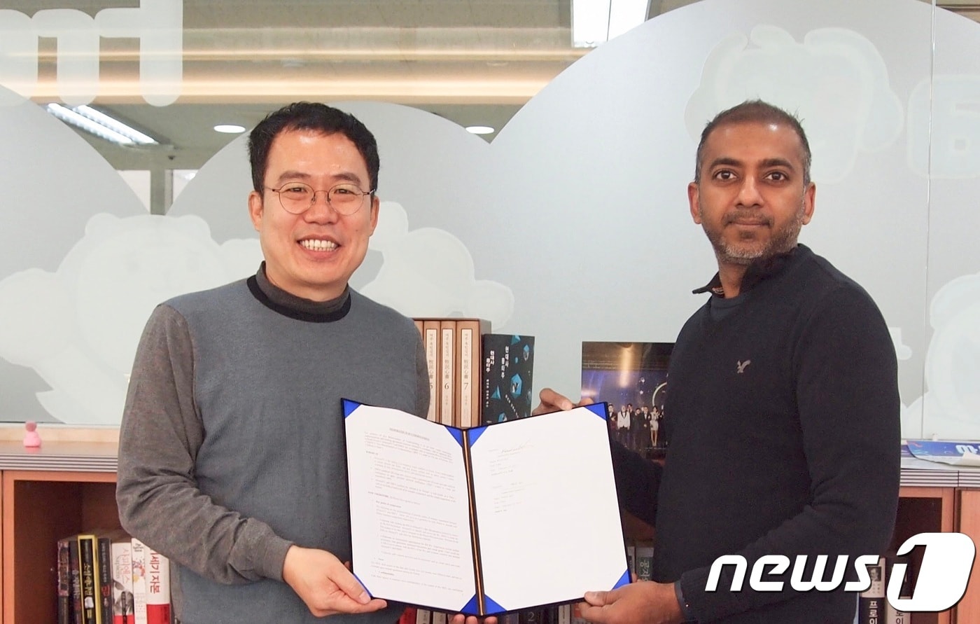 (왼쪽부터) 서수길 아프리카TV 대표, 니킬 제인 ObEN 최고경영자 ⓒ 뉴스1