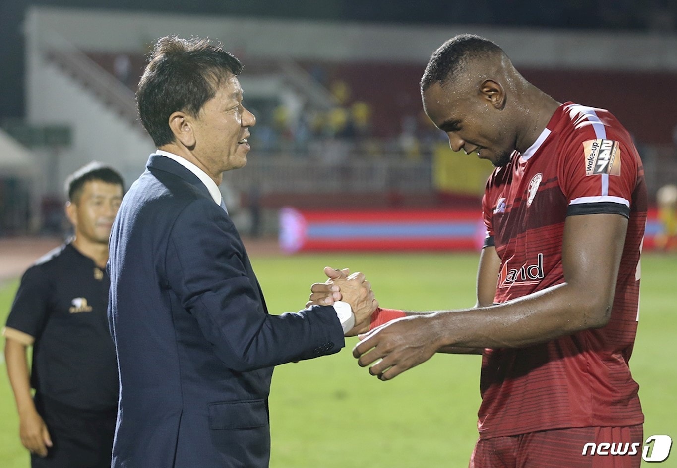 베트남 V리그 호치민시티 FC의 정해성 감독(왼쪽). (디제이매니지먼트 제공) ⓒ 뉴스1