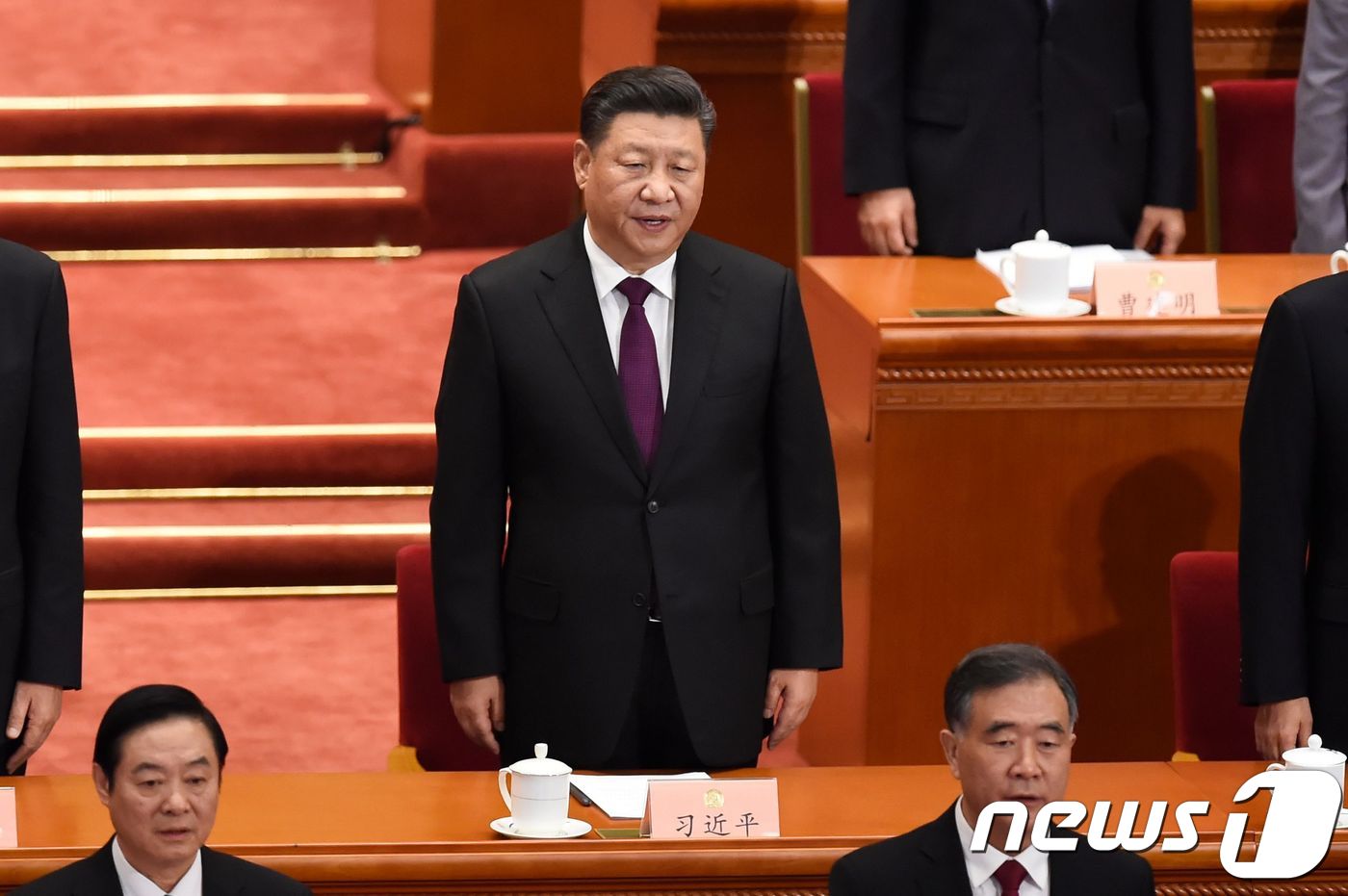 시진핑 중국 국가주석이 3일 베이징에서 열린 정협 개막식에 참석, 국가를 부르고 있다. 5일은 전인대가 개막한다. ⓒ AFP=뉴스1 ⓒ News1 