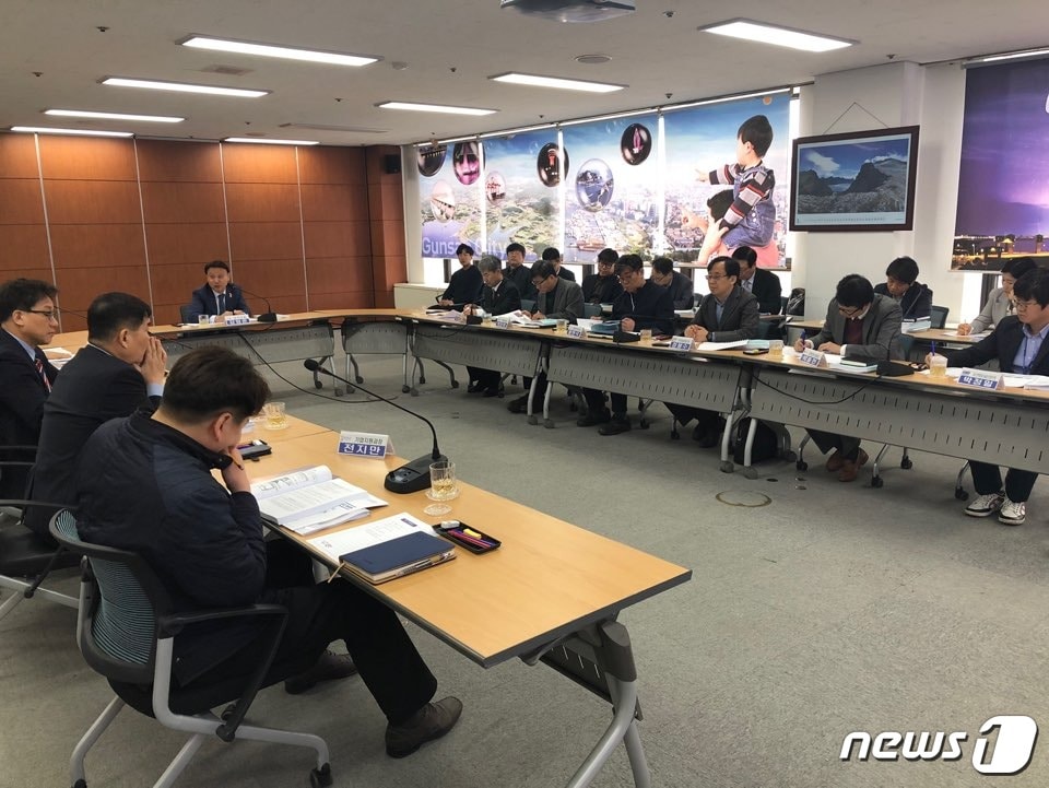 군산시가 강소특구 종합계획 수립을 위한 중간용역보고회를 갖고 있다.ⓒ 뉴스1