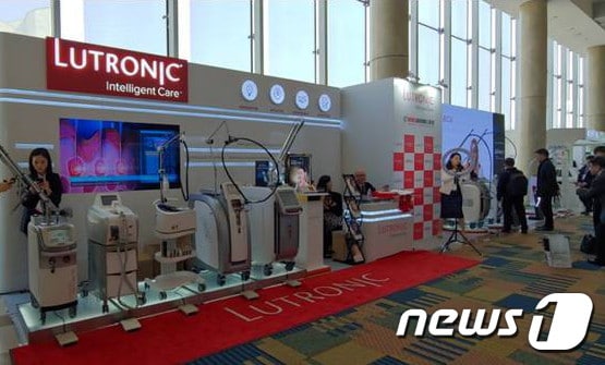 루트로닉이 '대한피부과의사회 국제학술대회 2019'에서 전시한 레이저기기 신제품.ⓒ 뉴스1
