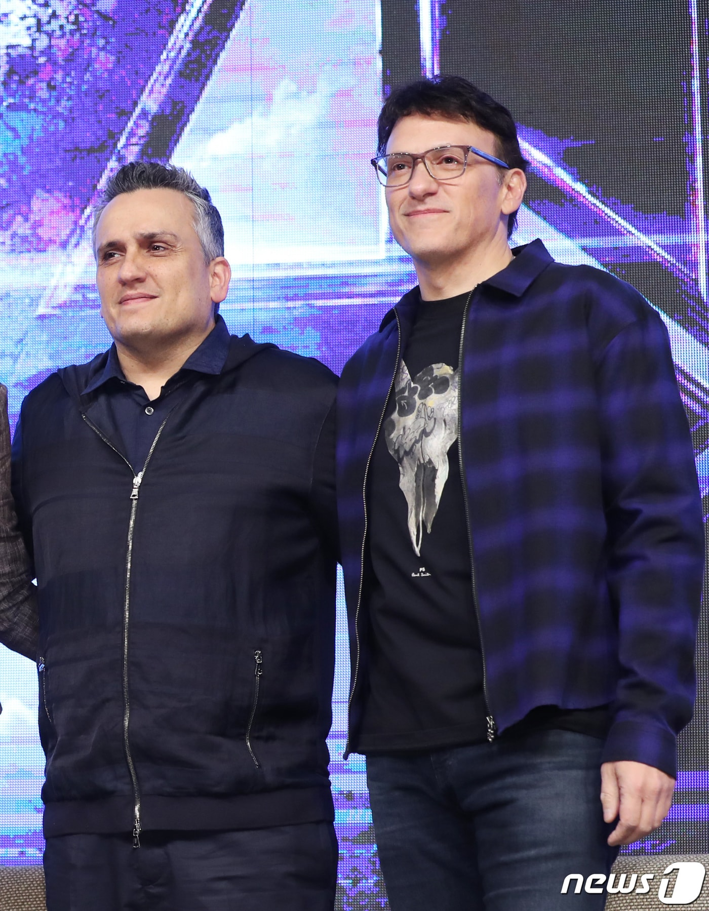 안소니 루소, 조 루소 형제 감독이 15일 오전 서울 종로구 포시즌스 호텔에서 열린 할리우드 영화 ‘어벤져스 : 엔드게임(Avengers : Endgame)’ 내한 기자회견에 참석해 포즈를 취하고 있다. ‘어벤져스 : 엔드게임’은 인피니티 워 이후, 지구의 마지막 희망을 위해 살아남은 어벤져스 조합과 빌런 타노스의 최강 전투를 그린 영화이다. 2019.4.15/뉴스1 ⓒ News1 권현진 기자