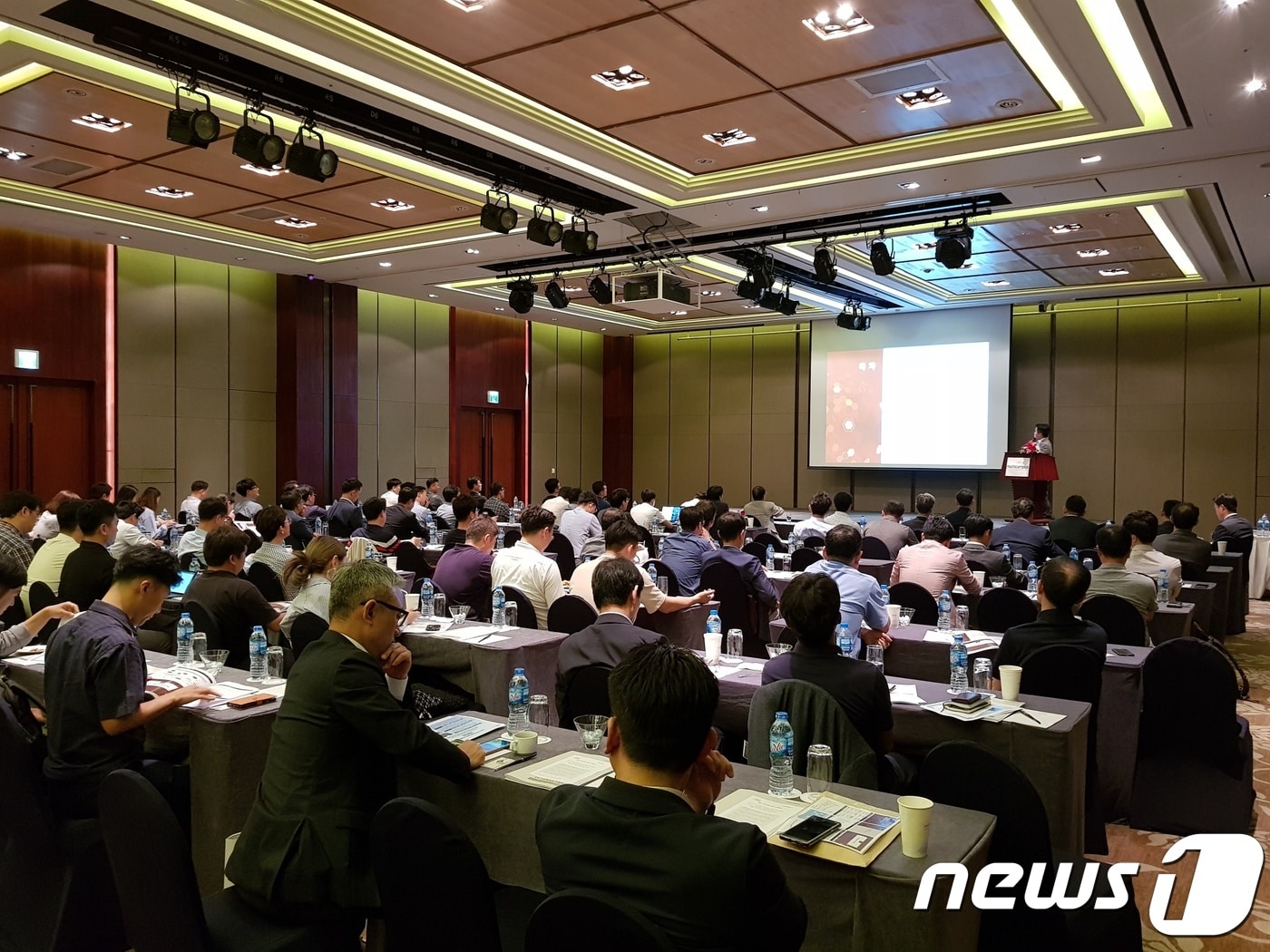 베트남에 진출한 국내기업 80개사 관계자들이 지난 12일(현지시간) 베트남 호치민 롯데 레전드 호텔 사이공에서 열린 '제2회 멀티-인사이트 포럼 인 베트남'에 참가하고 있다.(사진제공=멀티캠퍼스)ⓒ 뉴스1