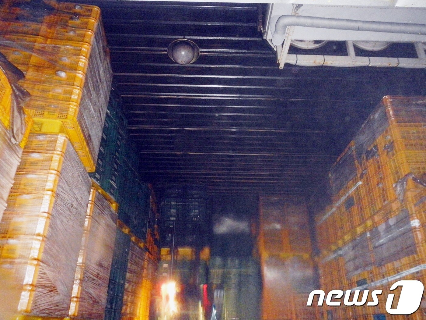 불이난 냉동창고 내부 모습.(전북소방본부 제공)2019.04.23ⓒ 뉴스1